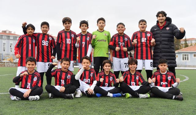 Ömer Halisdemir, ilk galibiyetini 3 golle aldı: 3-1