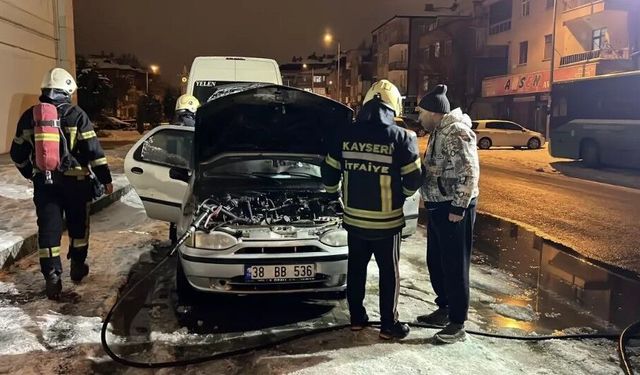 Park halindeki otomobilde yangın: İtfaiye söndürdü