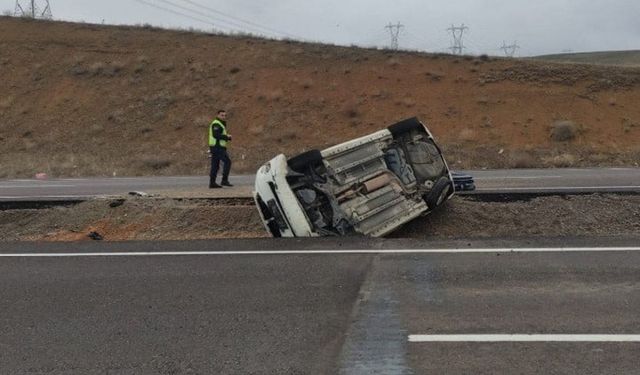 Refüje Devrilen Otomobildeki Aile Hastaneye Kaldırıldı