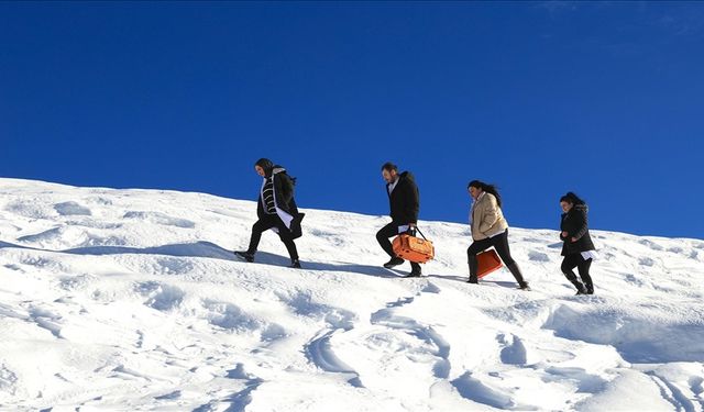 Sağlık ekipleri zorlu kış şartlarında erken teşhis için sahada