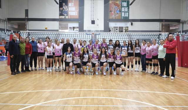 Yıldız Kızlar Voleybolda Şampiyon Akademispor B oldu