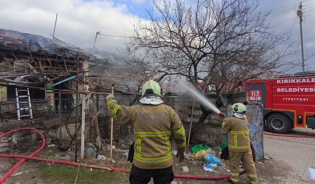 Çatıdan başlayan alevler evi sardı! 37 yaşındaki Doğan Koç ağır yaralı…