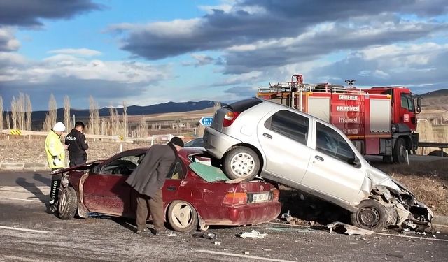 Kara Yolunda Trafik Kazası: 3 Kişi Hastaneye Kaldırıldı
