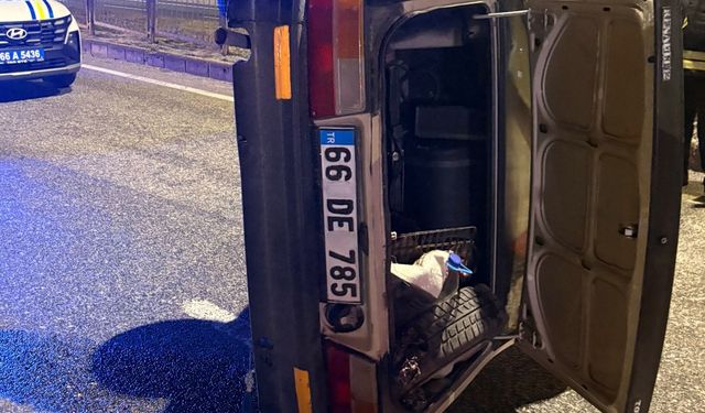 Kontrolden çıkan otomobil devrildi: Sürücü ve iki yolcu hastaneye kaldırıldı