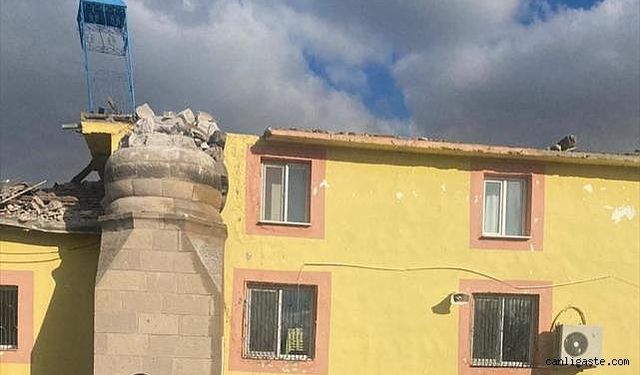 Rüzgarın Etkilediği Minare Kontrollü Şekilde Yıkıldı