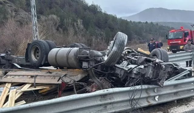 Tır Kazası: 55 Yaşındaki Sürücü Olay Yerinde Öldü