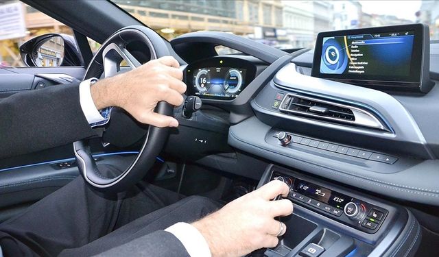 Yangın riski: BMW yüz binlerce aracı servise çağırıyor