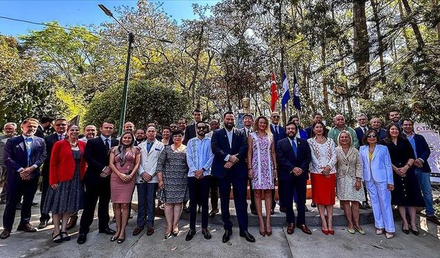 El Salvador’da Atatürk Büstüyle Türkiye Parkı Açıldı