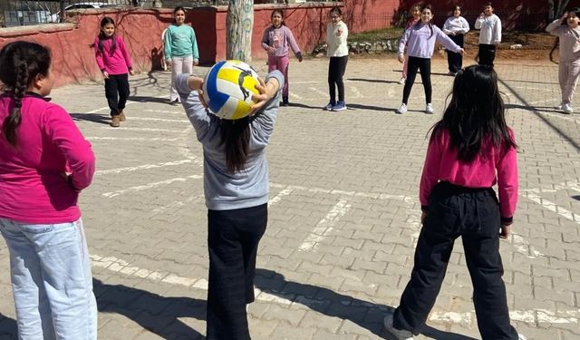 Mucur’da altyapı hamlesi, geleceğin şampiyonları okullarda yetişiyor