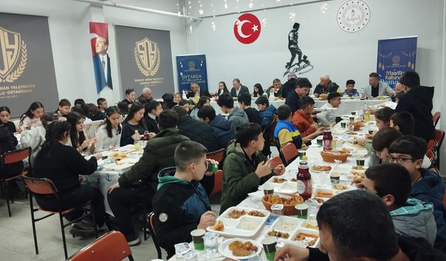 Sebahat – Osman Yalçınkaya İlkokulu’nun iftar sofrasında gönüller buluştu