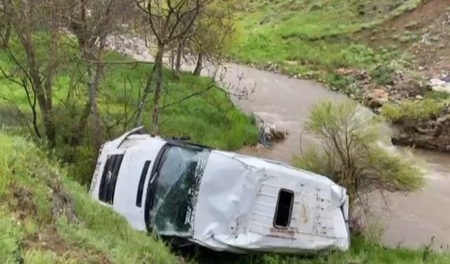Öğrencileri Taşıyan Minibüs Bir Anda Devrildi: 7 Yaralı