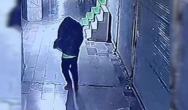 Başına Poşet Geçirdi, Çay Ocağını Yaktı!