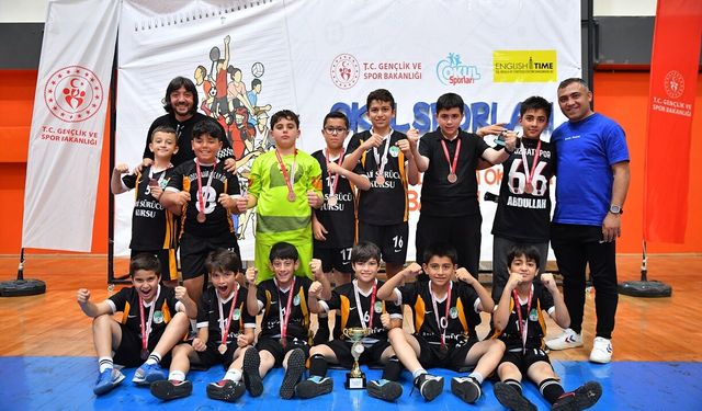 Abdulkadir Özcan Futsalda üçüncü olmayı başardı