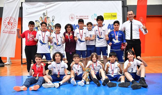 Sınav Ortaokulu Futsalda Kırşehir Şampiyonu oldu