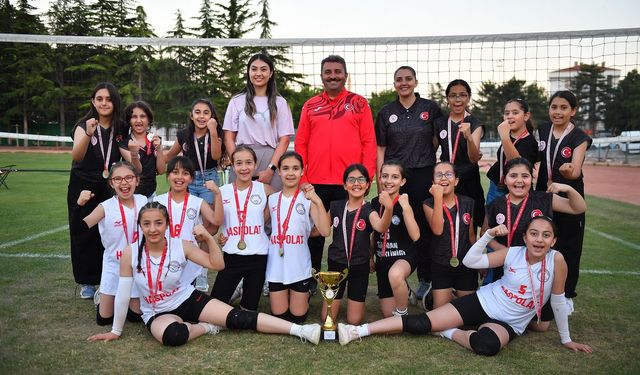 Mini Voleybolda Şampiyon Kızıközüspor