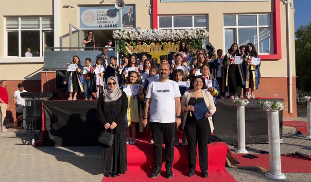 Kırşehir’de Unutulmaz Mezuniyet! Minik Mezunlar Kepleriyle Gökyüzünü Süsledi
