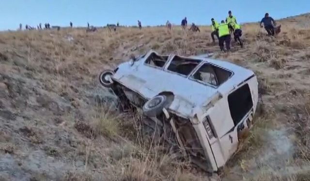 Minibüs devrildi, işçiler yaralandı!