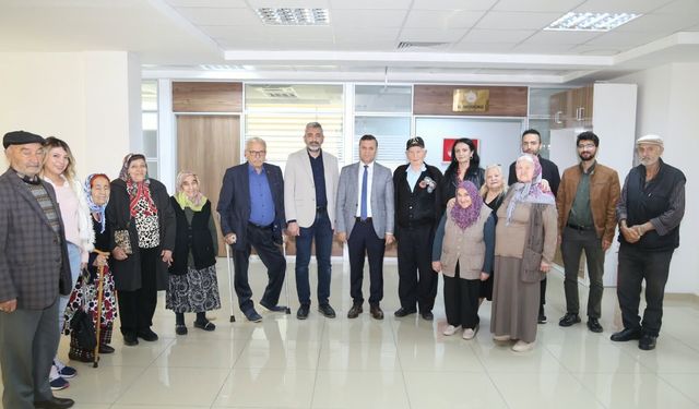 Huzurevi Sakinlerinden Aile ve Sosyal Hizmetler İl Müdürü Bilgiç’e Ziyaret