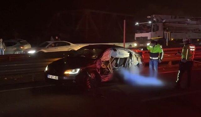 Kontrolden Çıkan Otomobil Bariyere Saplandı! 2 Ölü, 2 Yaralı