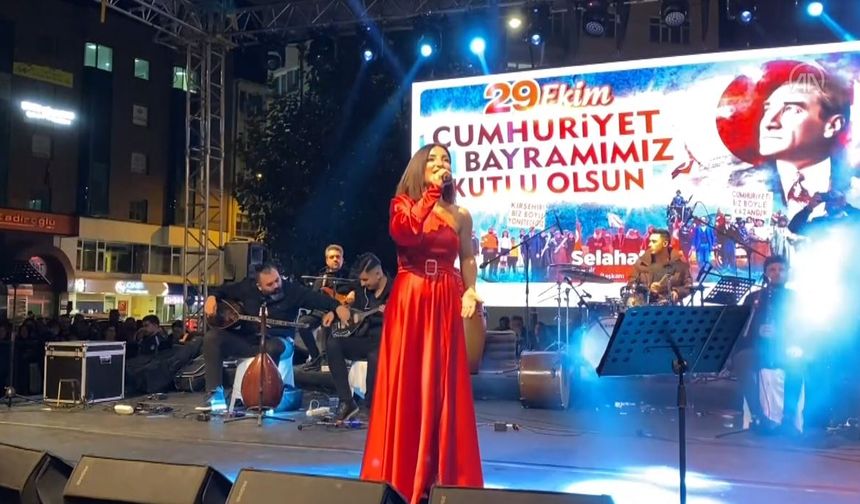 CUMHURİYET KONSERİNE YOĞUN İLGİ