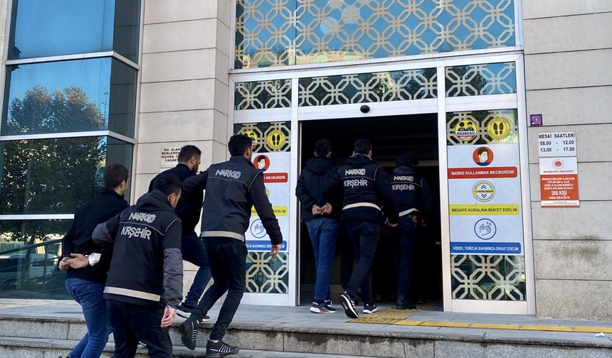 Kırşehir'de uyuşturucu operasyonunda 29 zanlı yakalandı