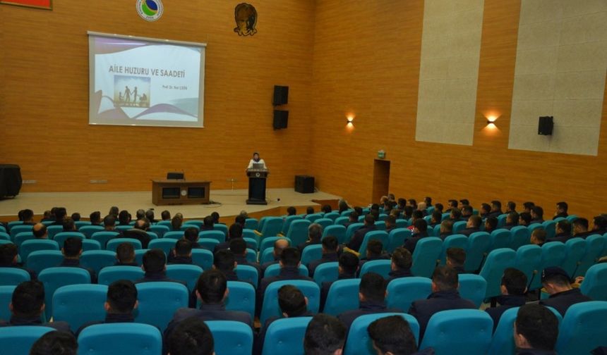Kırşehir İl Jandarma Personeline “Aile Saadeti ve Huzuru” Konferansı