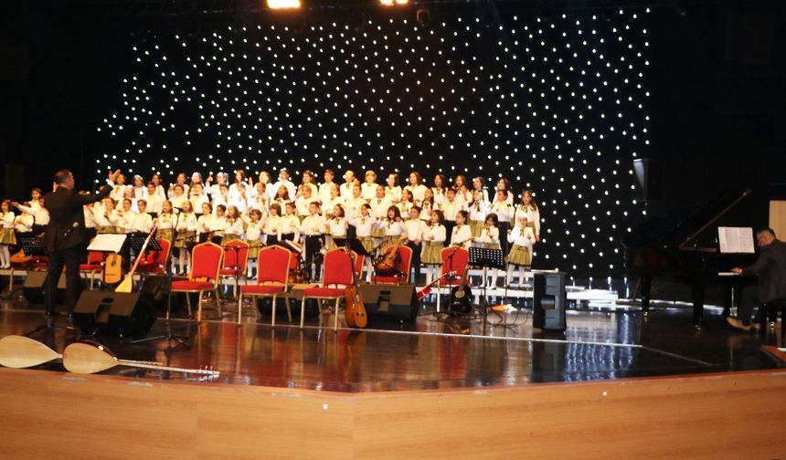 Kırşehir İl Millî Eğitim Müdürlüğü Çocuk Korosu Konseri düzenlendi