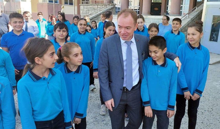 Millî Eğitim Müdürü Gülşen, Akçakent ilçesini ziyaret etti