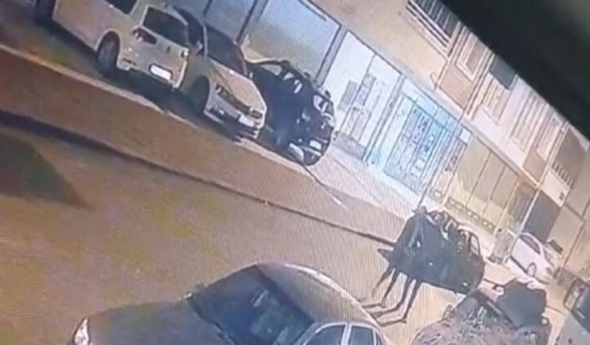 Kırşehir'de iki şahıs otomobillerin aynasını kırdı