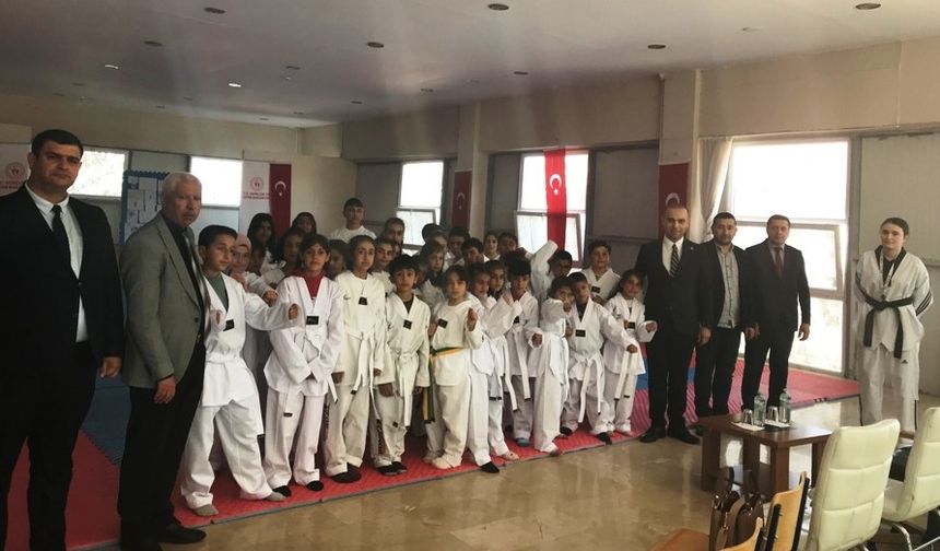 Boztepe Kaymakamı Özkırdan  taekwondo kursuna ziyaret