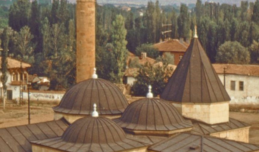 Anadolu Ahiliğinin Manevi Merkezi: Ahi Evran Zaviyesi ve Camii