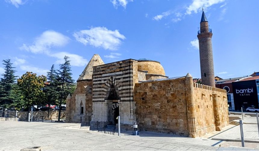 Astronominin merkezi: Cacabey Medresesi
