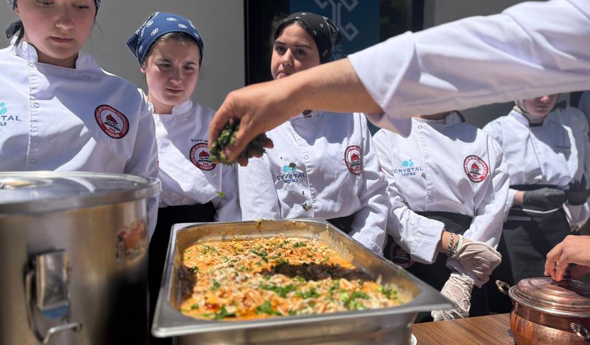 Ana malzemesi tavuk olan yemek: Çullama