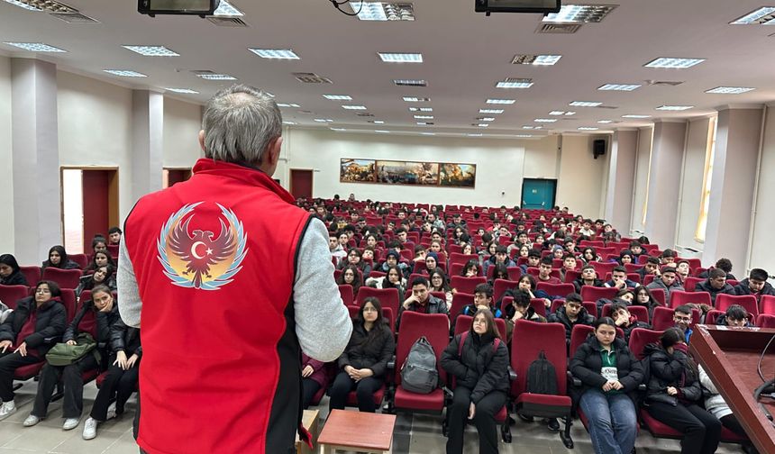 Kırşehir Emniyeti 4 bin 441 öğrenciye terörle mücadele eğitimi verdi