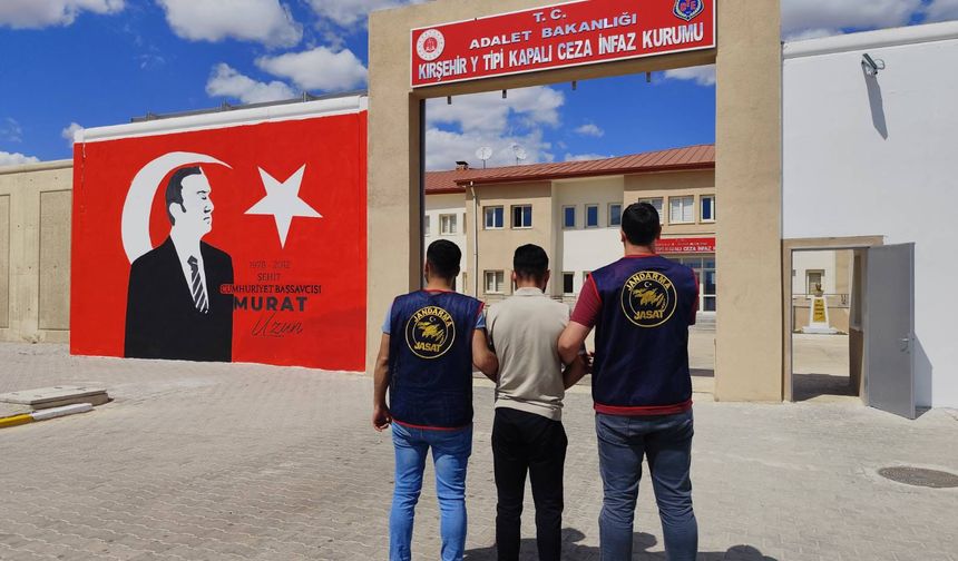 Kırşehir'de aranan hükümlü apartmanın bodrum katında yakalandı