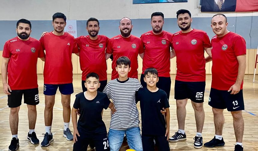 Mucur’da voleybol turnuvası devam ediyor