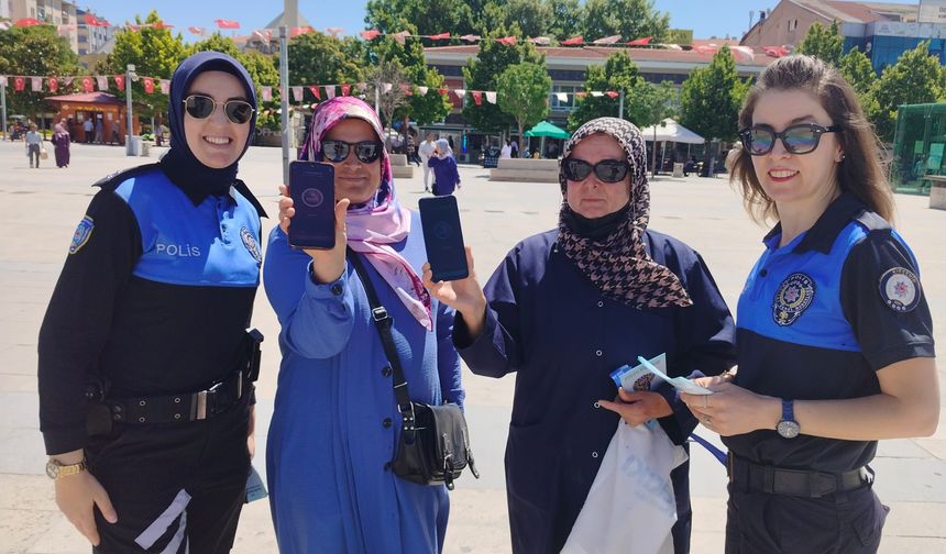 Kırşehir’de polis ekiplerinden vatandaşa dolandırıcılık ve hırsızlığa karşı broşürlü uyarı
