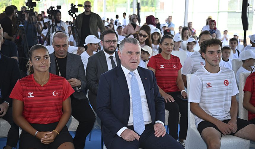 Bakan Bak: “Türkiye'de bir spor tesisi devrimi yaşanmaktadır”