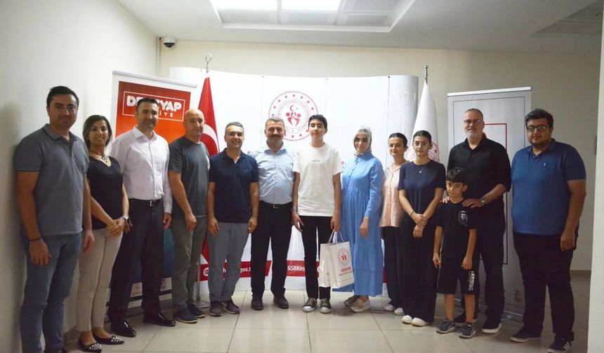 LGS Şampiyonlarından, Spor Müdürü Çakmakçı’ya ziyaret