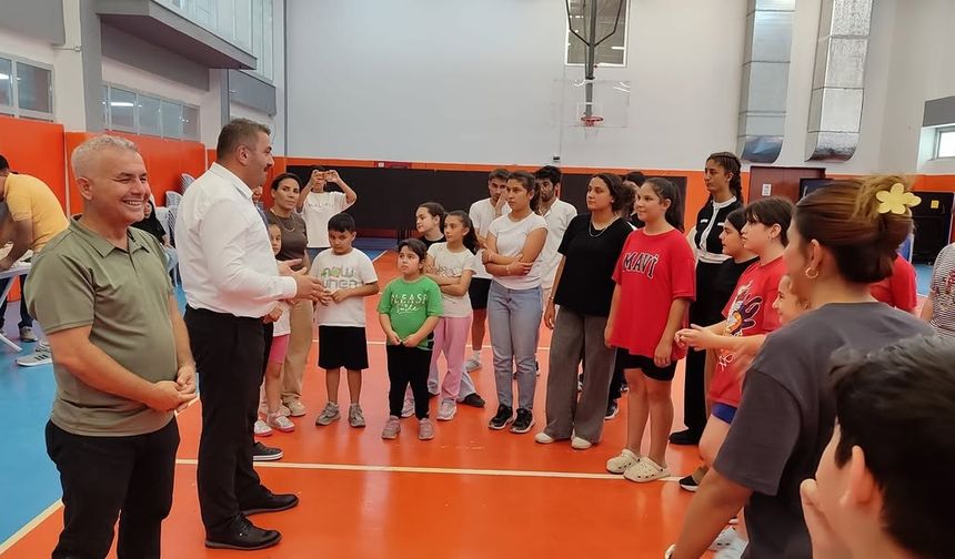 Spor İl Müdürü Çakmakçı'dan halk oyunları ekibine moral ziyareti