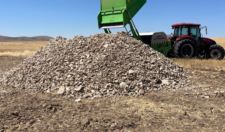 Taş Toplama Makinesiyle Sezona Güçlü Başlangıç