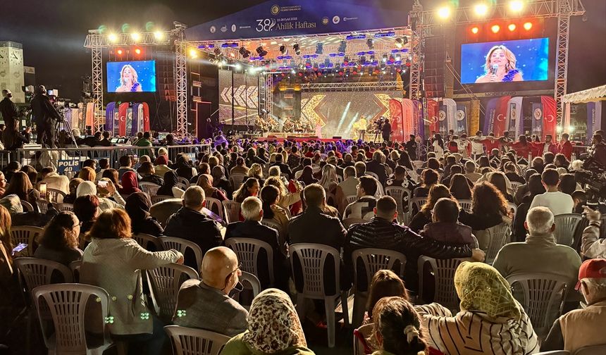 TRT Sanatçıları Kırşehir’de Ahilik İçin Sahnedeydi