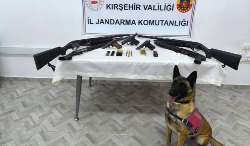 Kırşehir’de şüpheli davranışlar şahısları ele verdi.. Jandarmadan kaçamadılar
