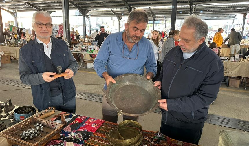 Antika Pazarı nostalji sevenleri ağırlamaya devam ediyor