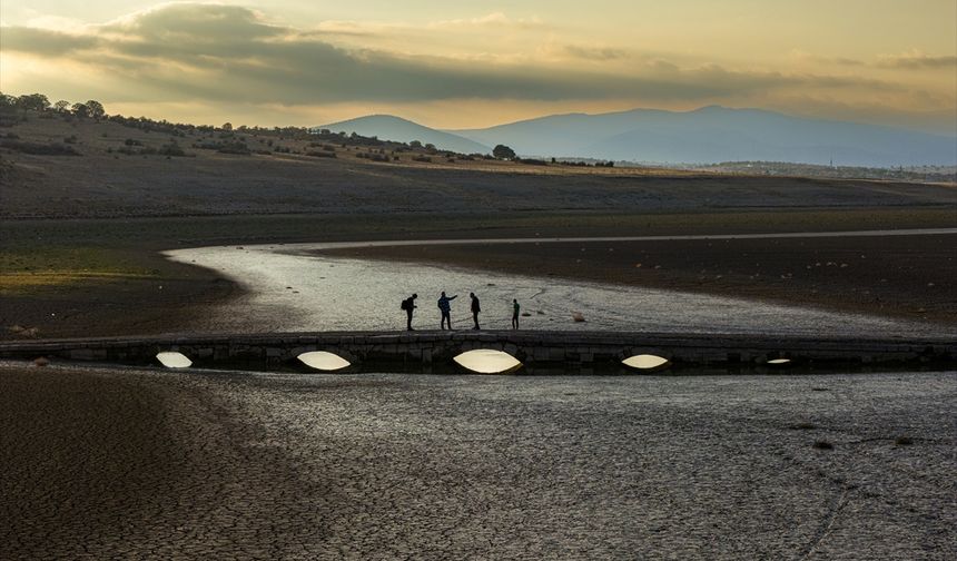 11 gözlü köprü su seviyesi düşünce ortaya çıktı