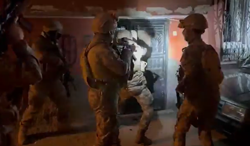 Kırşehir'de şafak operasyonu.. Çok Sayıda Tabanca ve Parça Ele Geçirildi