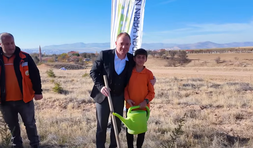 Kırşehir’de öğretmenler günü fidan dikimiyle kutlandı