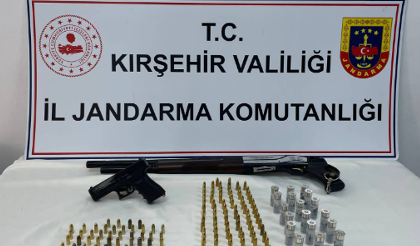 Kırşehir'de jandarmadan ruhsatsız silah operasyonu: 3 gözaltı