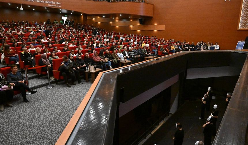 “Übü’nün Rol Fabrikası” Kırşehir’de Sahne Aldı