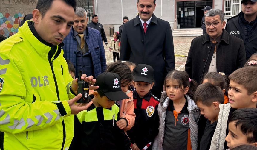 Öğrencilere trafik eğitimi verildi